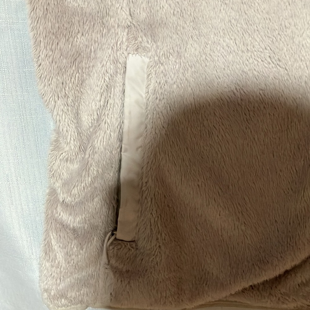 The North Face Women's Beige Fleece Vest - Picture 4 of 6